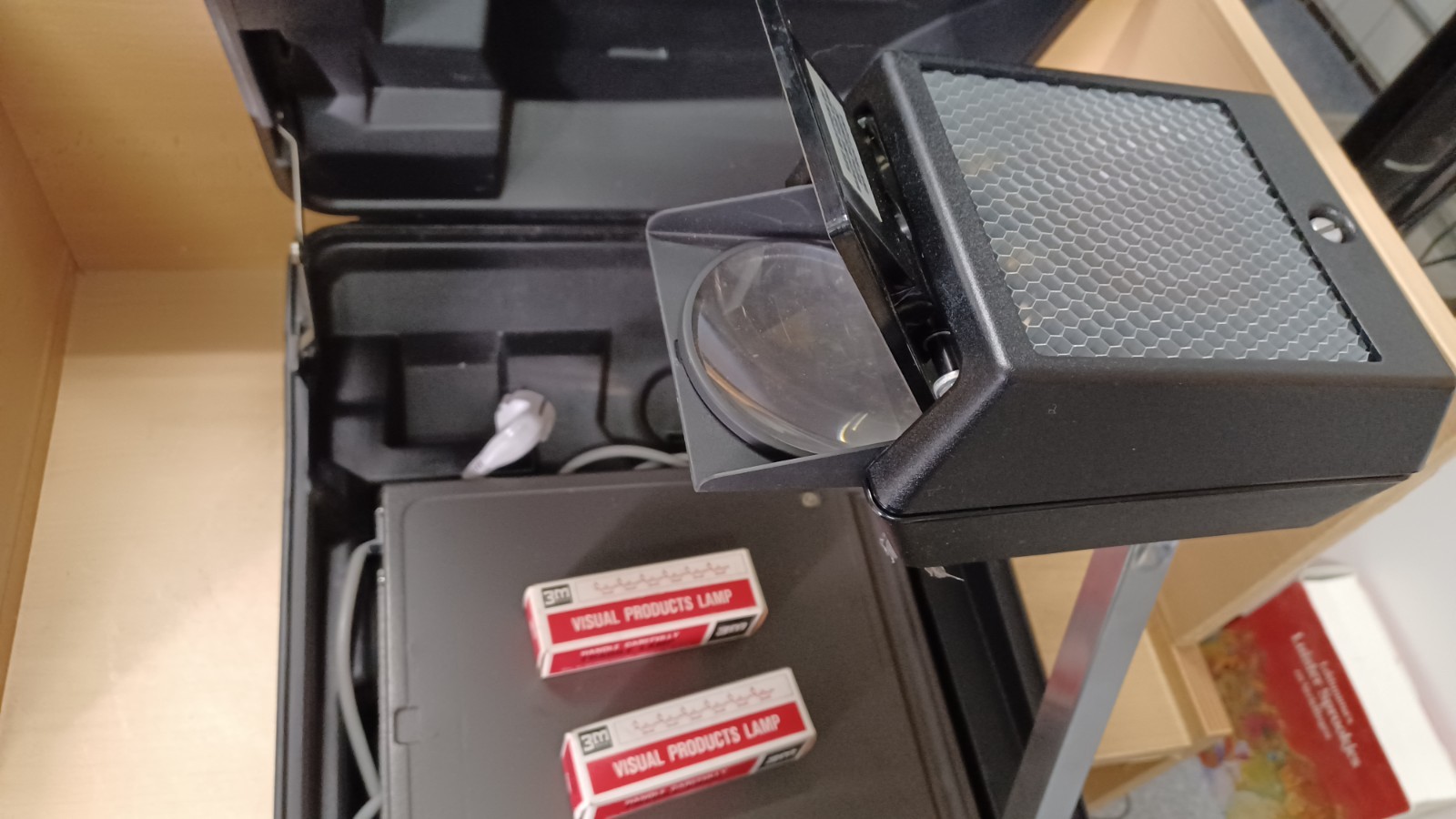 3M Five O Eighty‑Eight 5088 Portable Overhead Projector w/ Case Vintage 2 3M Five O Eighty‑Eight 5088 Portable Overhead Projector w/ Case Vintage