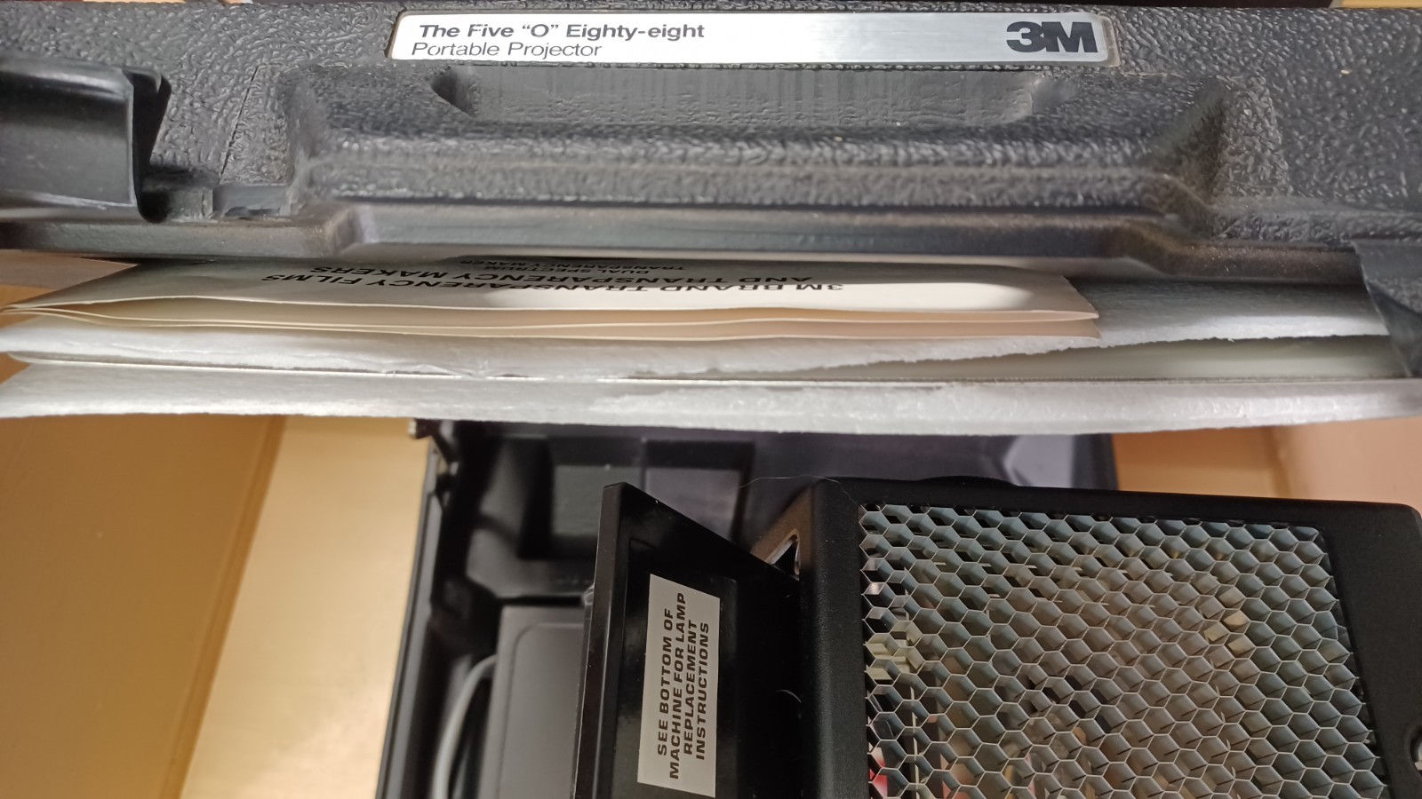 3M Five O Eighty‑Eight 5088 Portable Overhead Projector w/ Case Vintage 4 3M Five O Eighty‑Eight 5088 Portable Overhead Projector w/ Case Vintage