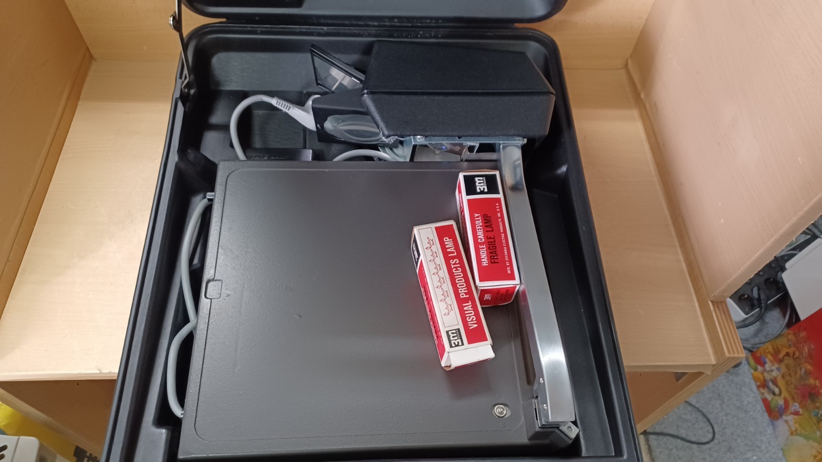 3M Five O Eighty‑Eight 5088 Portable Overhead Projector w/ Case Vintage 5 3M Five O Eighty‑Eight 5088 Portable Overhead Projector w/ Case Vintage