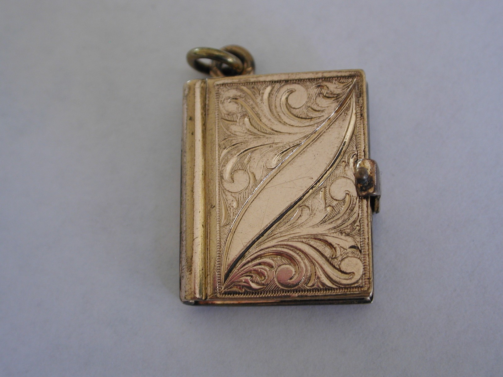 ANTIQUE VICTORIAN GOLD FILLED ROLLED BOOK LOCKET PENDANT PICTURE PHOTO CHARM 1 ANTIQUE VICTORIAN GOLD FILLED ROLLED BOOK LOCKET PENDANT PICTURE PHOTO CHARM