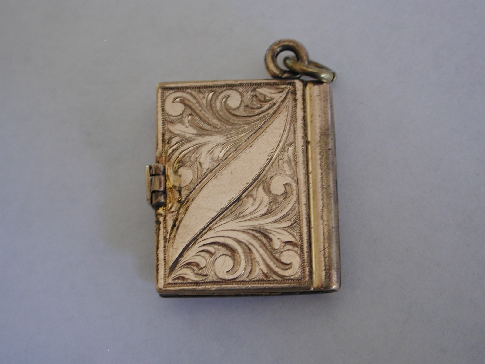 ANTIQUE VICTORIAN GOLD FILLED ROLLED BOOK LOCKET PENDANT PICTURE PHOTO CHARM 2 ANTIQUE VICTORIAN GOLD FILLED ROLLED BOOK LOCKET PENDANT PICTURE PHOTO CHARM
