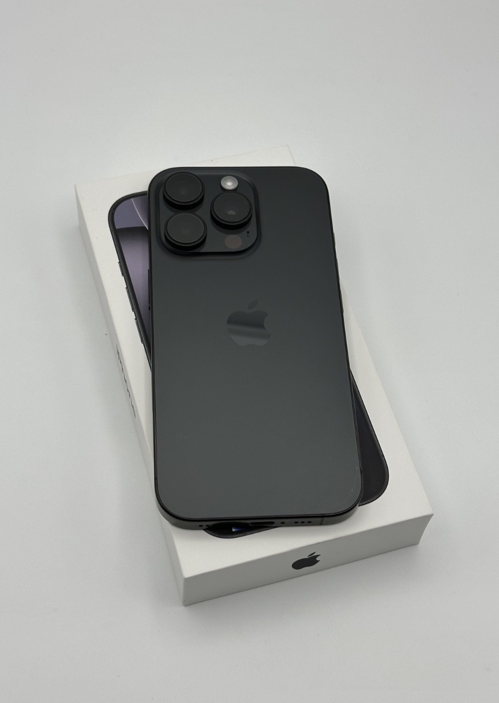 Apple iPhone 16 Pro - 128GB - Black Titanium (Ohne Simlock) - Top Zustand 1 Apple iPhone 16 Pro - 128GB - Black Titanium (Ohne Simlock) - Top Zustand