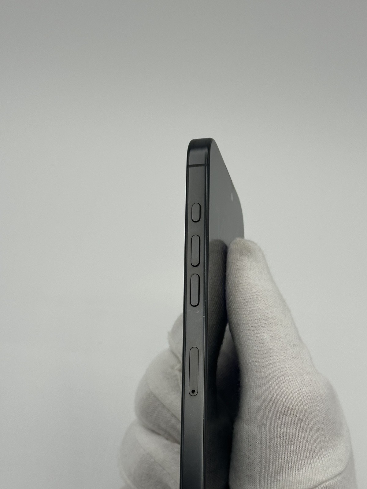 Apple iPhone 16 Pro - 128GB - Black Titanium (Ohne Simlock) - Top Zustand 8 Apple iPhone 16 Pro - 128GB - Black Titanium (Ohne Simlock) - Top Zustand