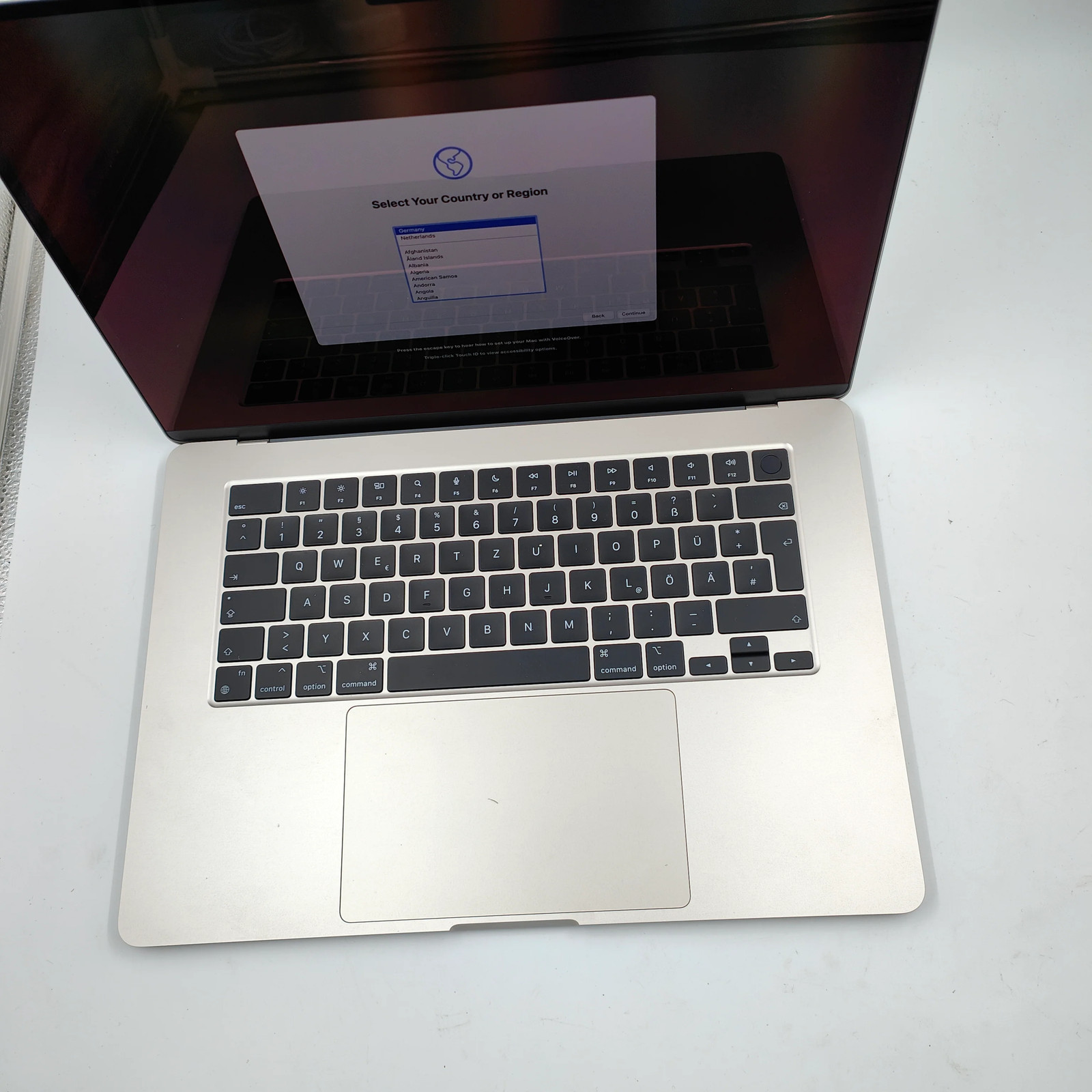 Apple MacBook Air 15" (2024) M3 (8/10) 8 GB/256 GB Starlight QWERTZ | Laptops 5 Apple MacBook Air 15" (2024) M3 (8/10) 8 GB/256 GB Starlight QWERTZ | Laptops