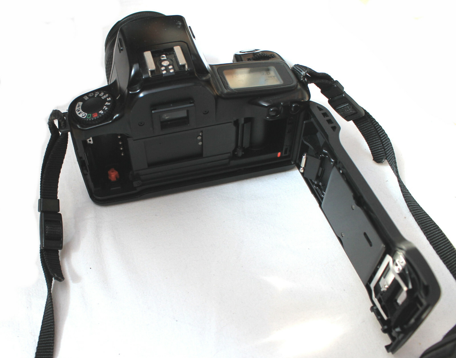 CANON EOS 1000F SLR 35mm Film Camera 28-80mm AF Canon Lens, in Working Order. 6 CANON EOS 1000F SLR 35mm Film Camera 28-80mm AF Canon Lens, in Working Order.