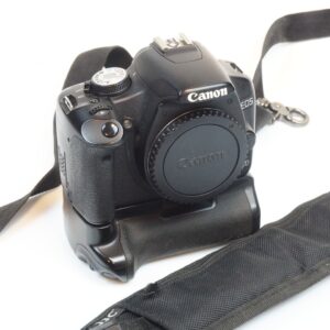 Canon EOS 500D 15.1MP Digital SLR *Camera Body Only* + grip and strap