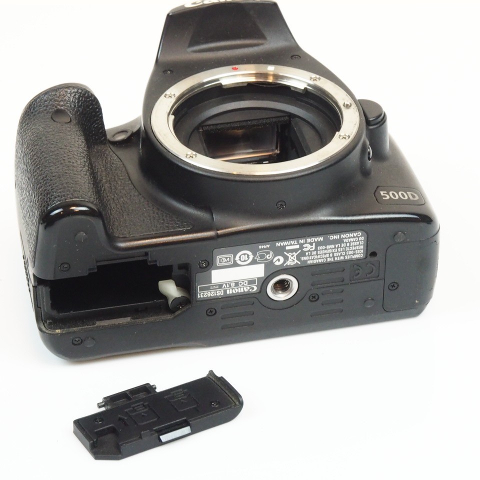 Canon EOS 500D 15.1MP Digital SLR *Camera Body Only* + grip and strap 6 Canon EOS 500D 15.1MP Digital SLR *Camera Body Only* + grip and strap