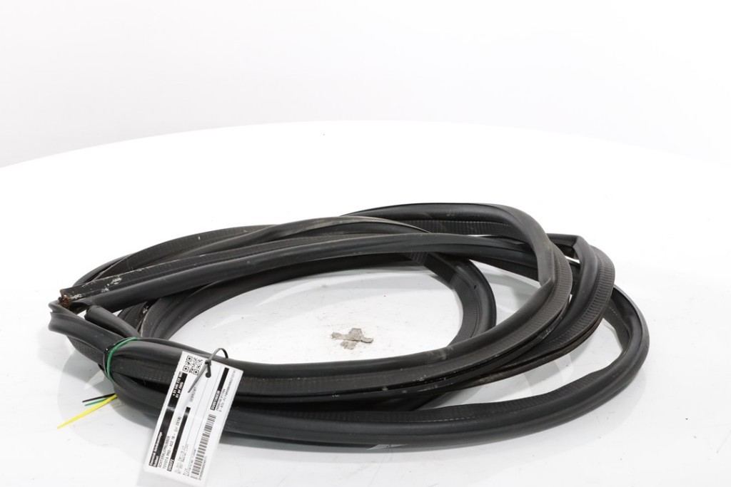 COFFRE COUVERCLE RUBBER SEAL Toyota ProAce 2018 SU001A6030 1 COFFRE COUVERCLE RUBBER SEAL Toyota ProAce 2018 SU001A6030