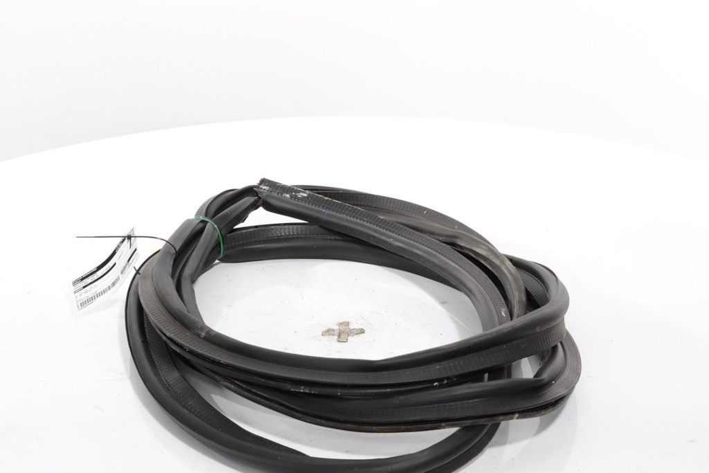 COFFRE COUVERCLE RUBBER SEAL Toyota ProAce 2018 SU001A6030 3 COFFRE COUVERCLE RUBBER SEAL Toyota ProAce 2018 SU001A6030