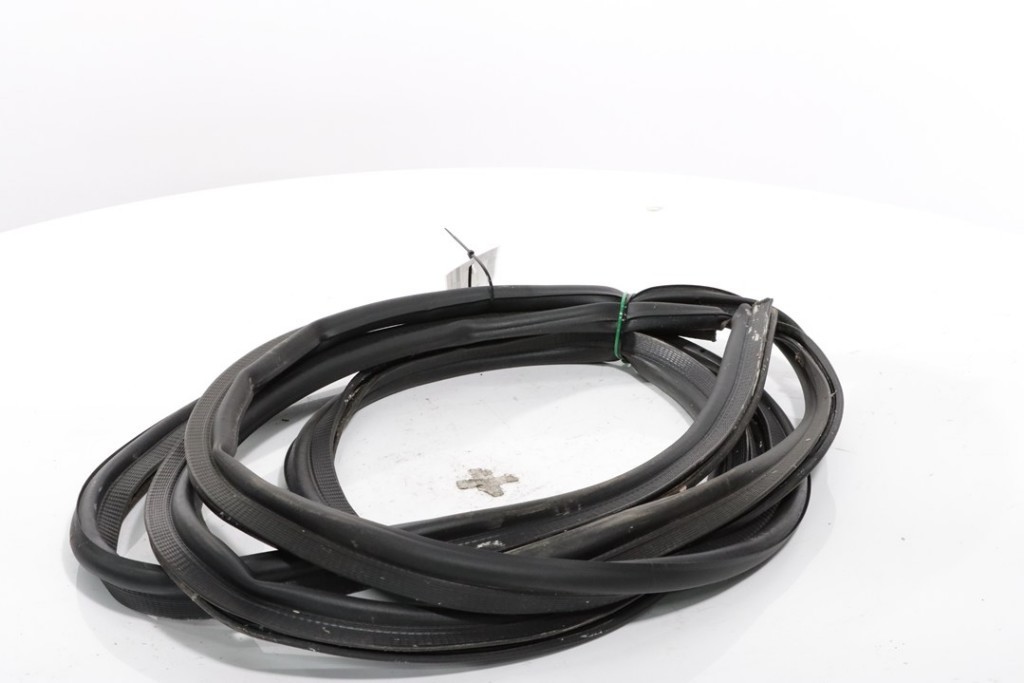 COFFRE COUVERCLE RUBBER SEAL Toyota ProAce 2018 SU001A6030 5 COFFRE COUVERCLE RUBBER SEAL Toyota ProAce 2018 SU001A6030