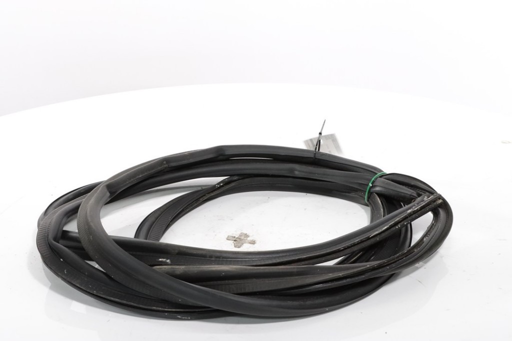 COFFRE COUVERCLE RUBBER SEAL Toyota ProAce 2018 SU001A6030 6 COFFRE COUVERCLE RUBBER SEAL Toyota ProAce 2018 SU001A6030