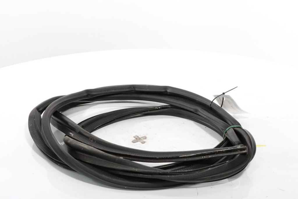 COFFRE COUVERCLE RUBBER SEAL Toyota ProAce 2018 SU001A6030 7 COFFRE COUVERCLE RUBBER SEAL Toyota ProAce 2018 SU001A6030