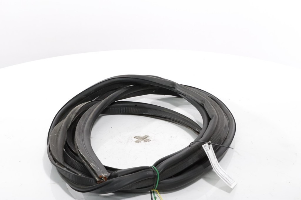 COFFRE COUVERCLE RUBBER SEAL Toyota ProAce 2018 SU001A6030 9 COFFRE COUVERCLE RUBBER SEAL Toyota ProAce 2018 SU001A6030