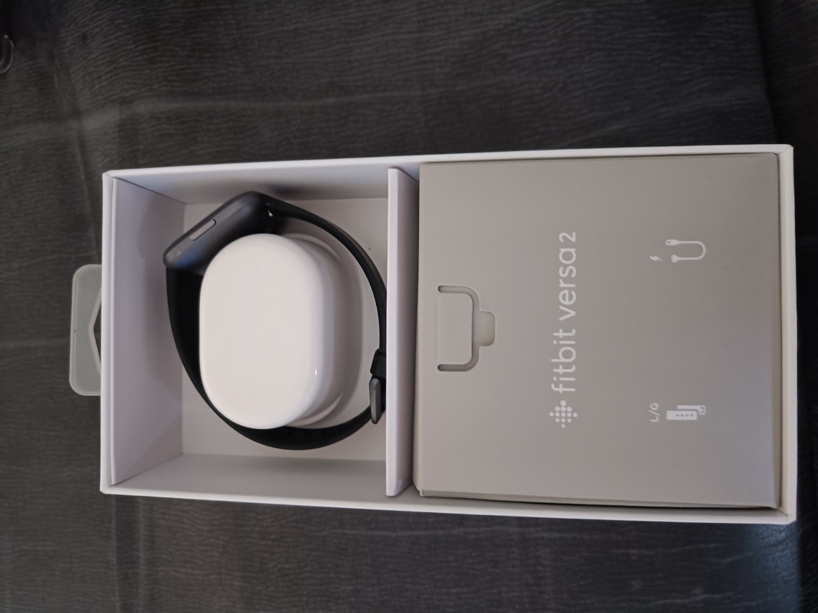 Fitbit versa 2 smartwatch, black, Carbon Aluminium Case, as good as new 5 Fitbit versa 2 smartwatch, black, Carbon Aluminium Case, as good as new