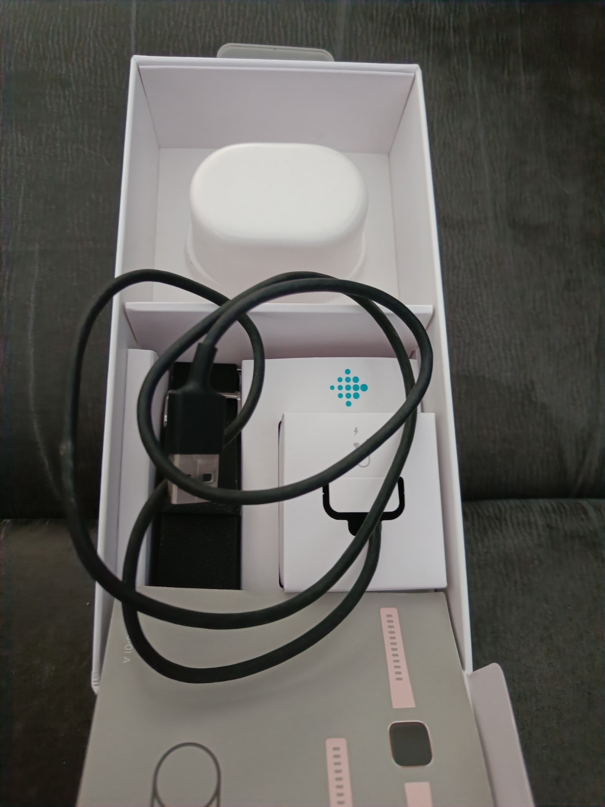 Fitbit versa 2 smartwatch, black, Carbon Aluminium Case, as good as new 6 Fitbit versa 2 smartwatch, black, Carbon Aluminium Case, as good as new