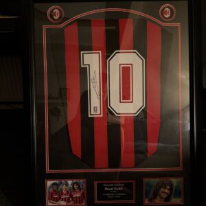 Framed and signed shirt Gullit #10 AC Milan with CAO