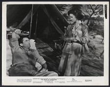 GREGORY PECK SUSAN HAYWARD in The Snows Of Kilimanjaro '52 TENT FIELD BED