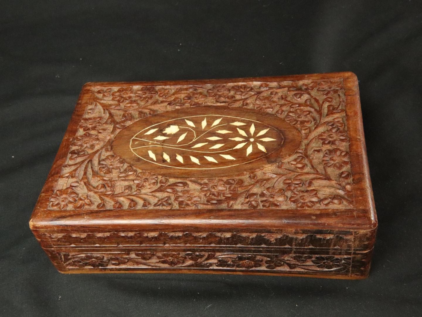 Handgesneden Vintage Houten Sieraden- of sigarendoos met Bloemmotief en inleg 6 Handgesneden Vintage Houten Sieraden- of sigarendoos met Bloemmotief en inleg