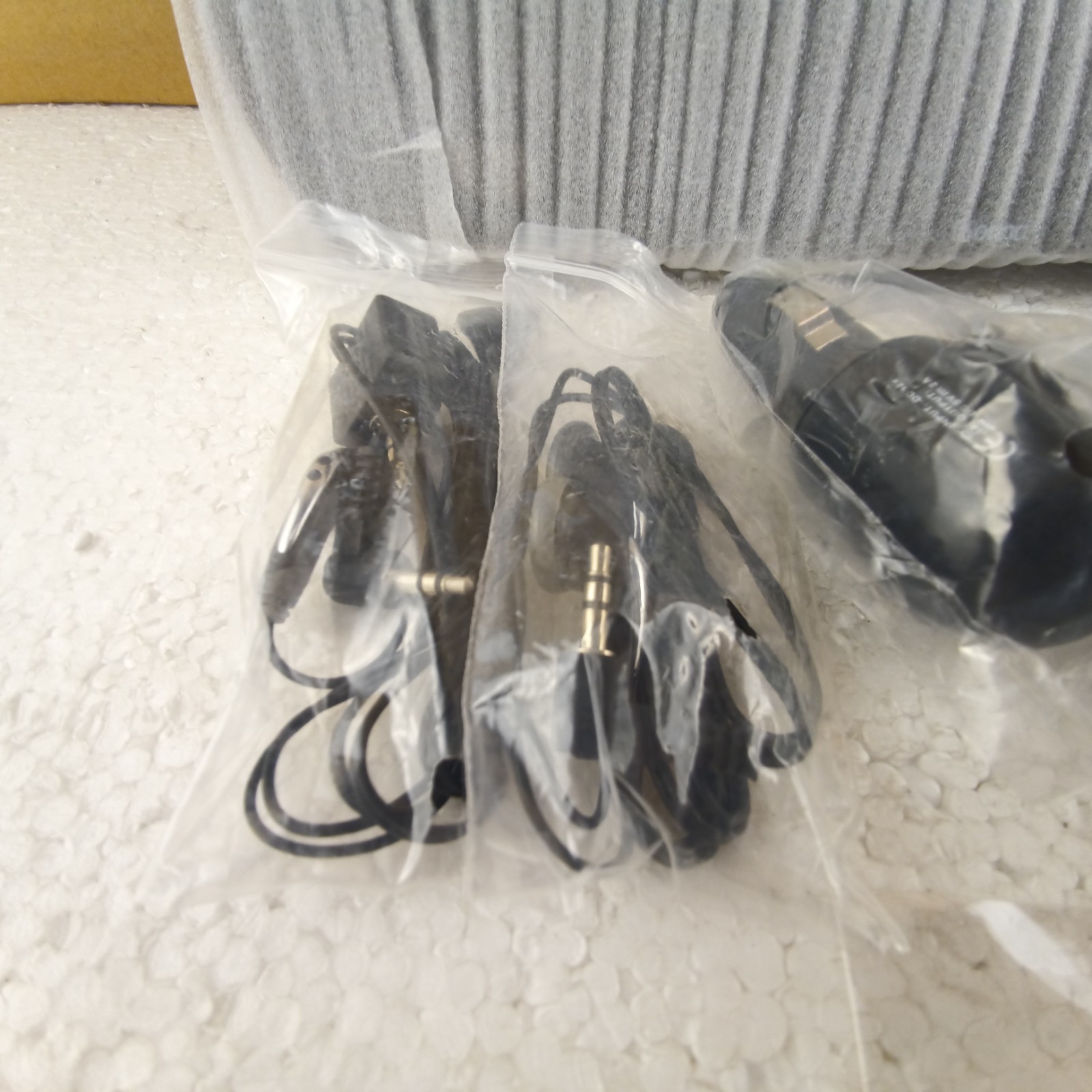 i.Sound Sony PSP Drive-in Cinema Portable Speaker Station Dock System Opened 8 i.Sound Sony PSP Drive-in Cinema Portable Speaker Station Dock System Opened