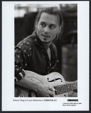 JOHNNY DEPP in Chocolat '00 GUITAR 1 JOHNNY DEPP in Chocolat '00 GUITAR