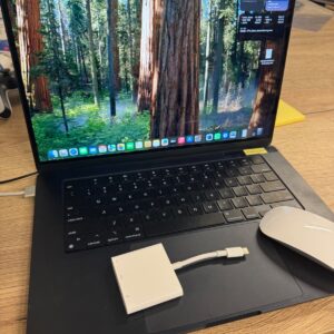 Macbook Air 15 - Apple M2 8-Core - Apple 10-Core GPU - 8GB Ram - SSD 256GB - 20