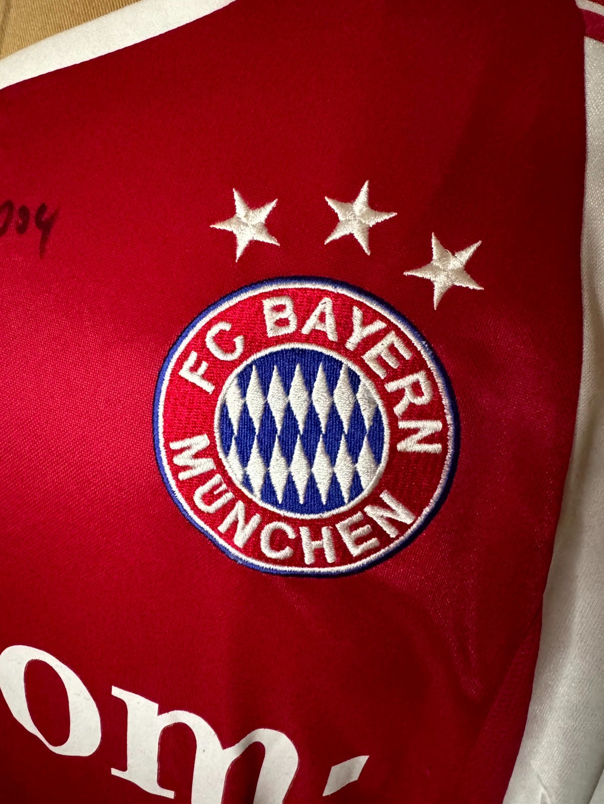 Matchworn Bayern München Shirt - Roy Makaay - Bayern München vs Man U - Signed 11 Matchworn Bayern München Shirt - Roy Makaay - Bayern München vs Man U - Signed