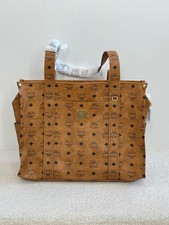 MCM AREN - HANDTAS COGNAC HOOGTE 28CM LENGTE 38CM WIJDTE 10CM 1 MCM AREN - HANDTAS COGNAC HOOGTE 28CM LENGTE 38CM WIJDTE 10CM