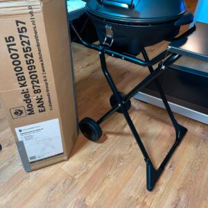 Nieuwe KitchenBrothers elektrische barbecue met transportschade aan zijtafel
