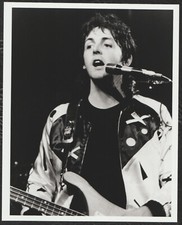 PAUL McCARTNEY (1980s) THE BEATLES GUITAR 1 PAUL McCARTNEY (1980s) THE BEATLES GUITAR