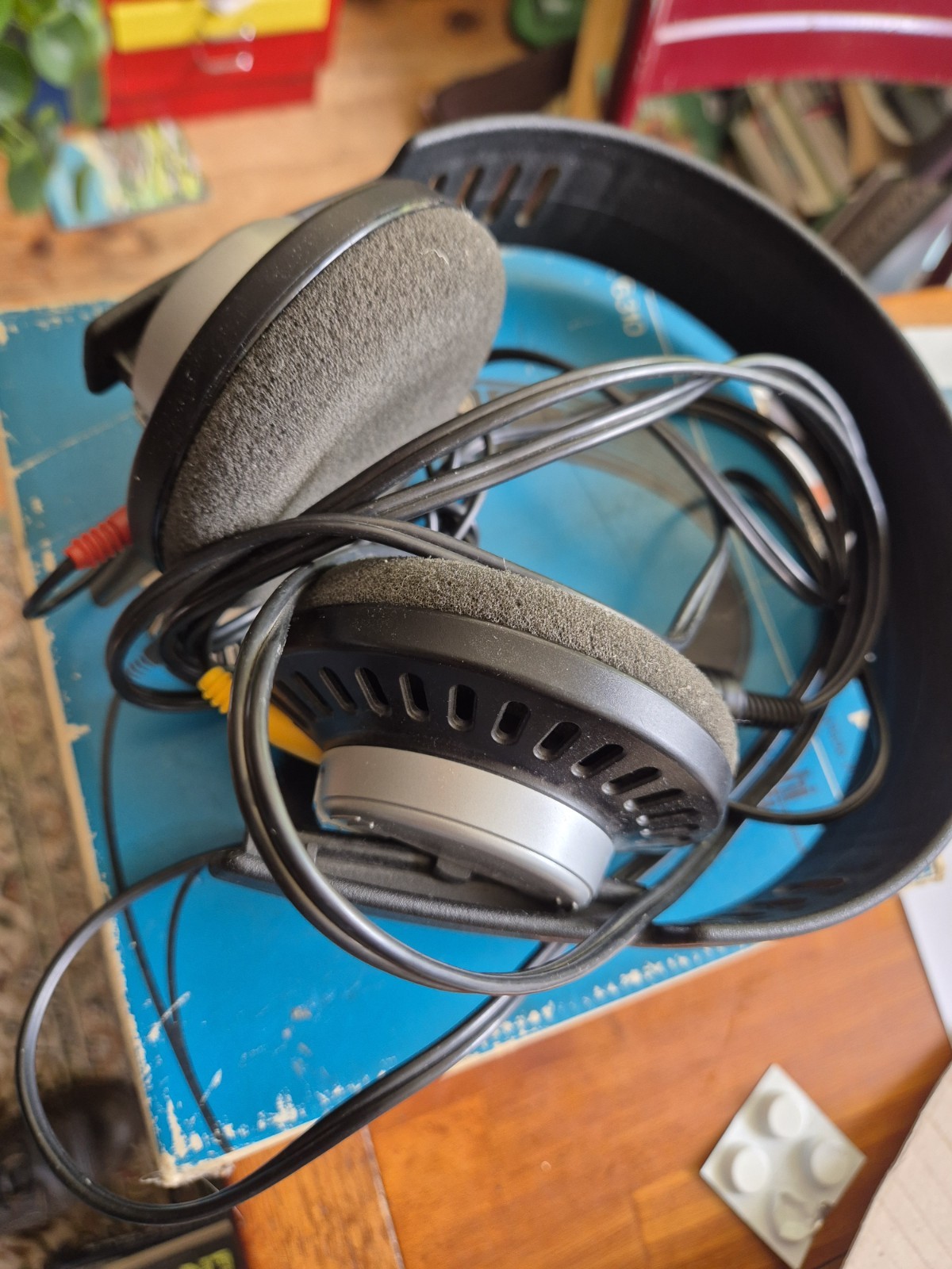 Philips N6310 Dynamic Stereo Headphones + Special Adapter - 100% Working 1 Philips N6310 Dynamic Stereo Headphones + Special Adapter - 100% Working