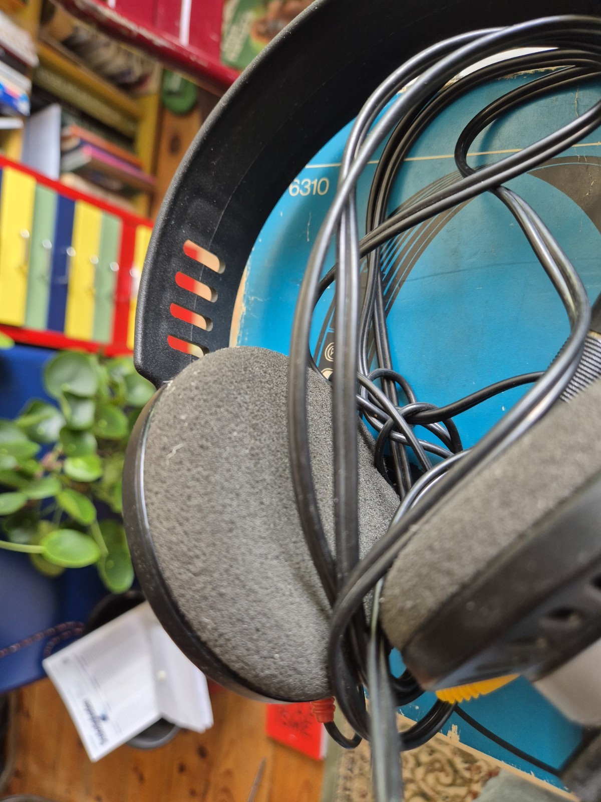 Philips N6310 Dynamic Stereo Headphones + Special Adapter - 100% Working 2 Philips N6310 Dynamic Stereo Headphones + Special Adapter - 100% Working