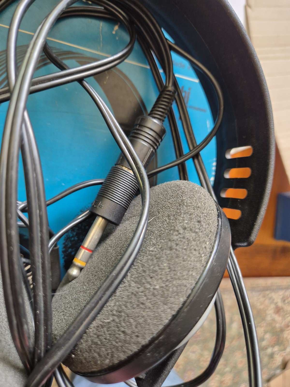 Philips N6310 Dynamic Stereo Headphones + Special Adapter - 100% Working 3 Philips N6310 Dynamic Stereo Headphones + Special Adapter - 100% Working