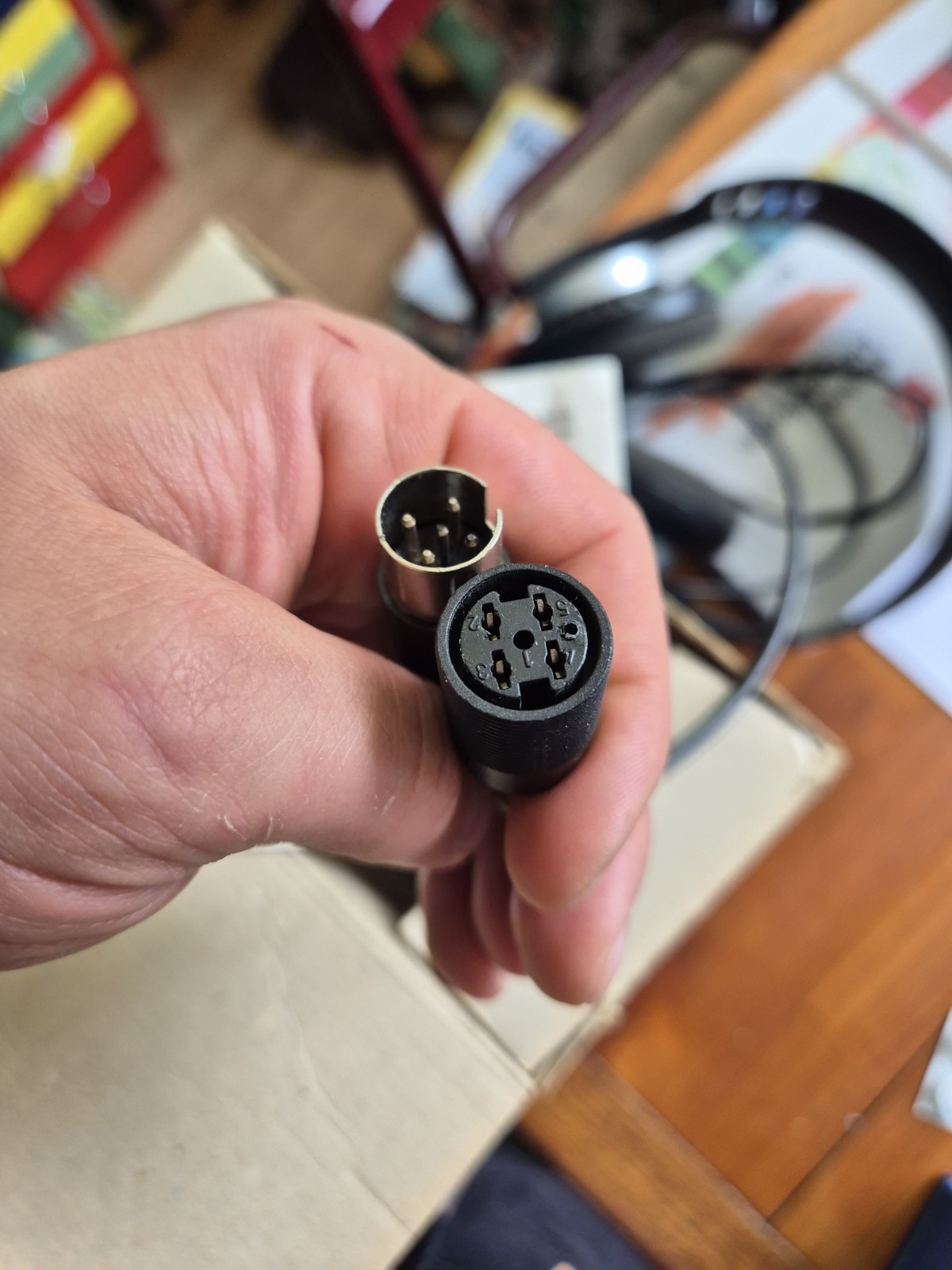 Philips N6310 Dynamic Stereo Headphones + Special Adapter - 100% Working 9 Philips N6310 Dynamic Stereo Headphones + Special Adapter - 100% Working