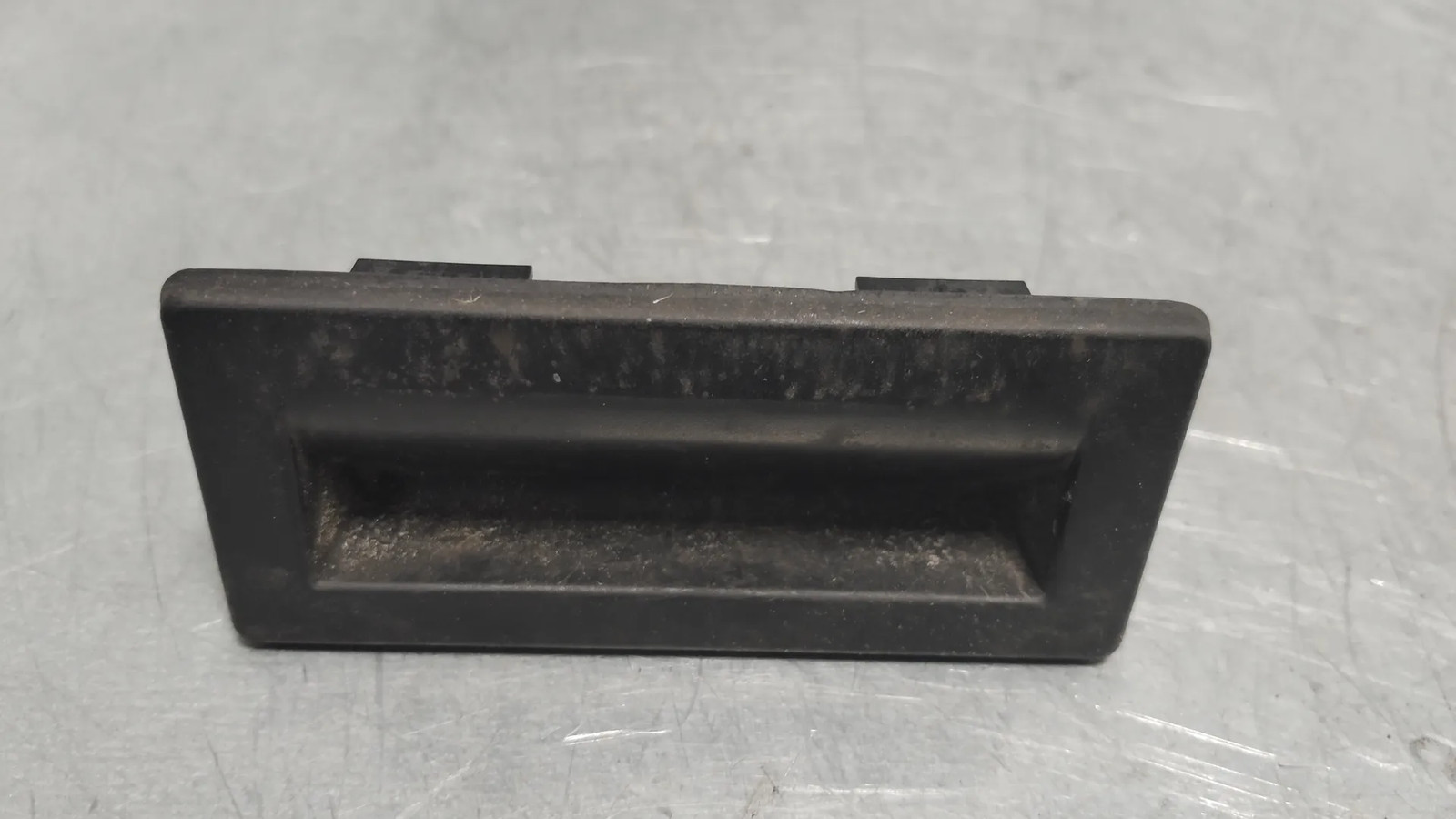 POIGNEE COFFRE / HAYON ARRIERE Skoda Octavia (5EAA) 2020 3V0827566 1 POIGNEE COFFRE / HAYON ARRIERE Skoda Octavia (5EAA) 2020 3V0827566