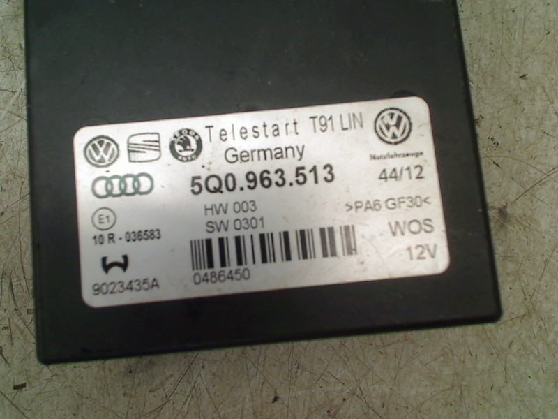 PRISE VALISE ELECTRONIQUE Volkswagen Golf VII (AUA) 2017 5Q0963513 2 PRISE VALISE ELECTRONIQUE Volkswagen Golf VII (AUA) 2017 5Q0963513