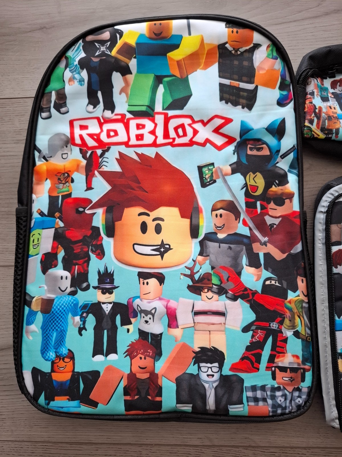 Roblox Rugzak Set 3-delig - Inclusief Lunchtas en Etui - Schooltas Kind Blauw Ni 2 Roblox Rugzak Set 3-delig - Inclusief Lunchtas en Etui - Schooltas Kind Blauw Ni