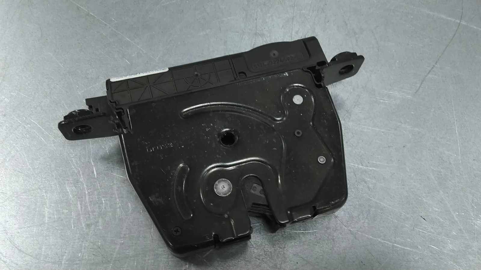 SERRURE COFFRE BMW 4 serie (F32) 2016 5124918064 / 918064 / 51247191212 1 SERRURE COFFRE BMW 4 serie (F32) 2016 5124918064 / 918064 / 51247191212