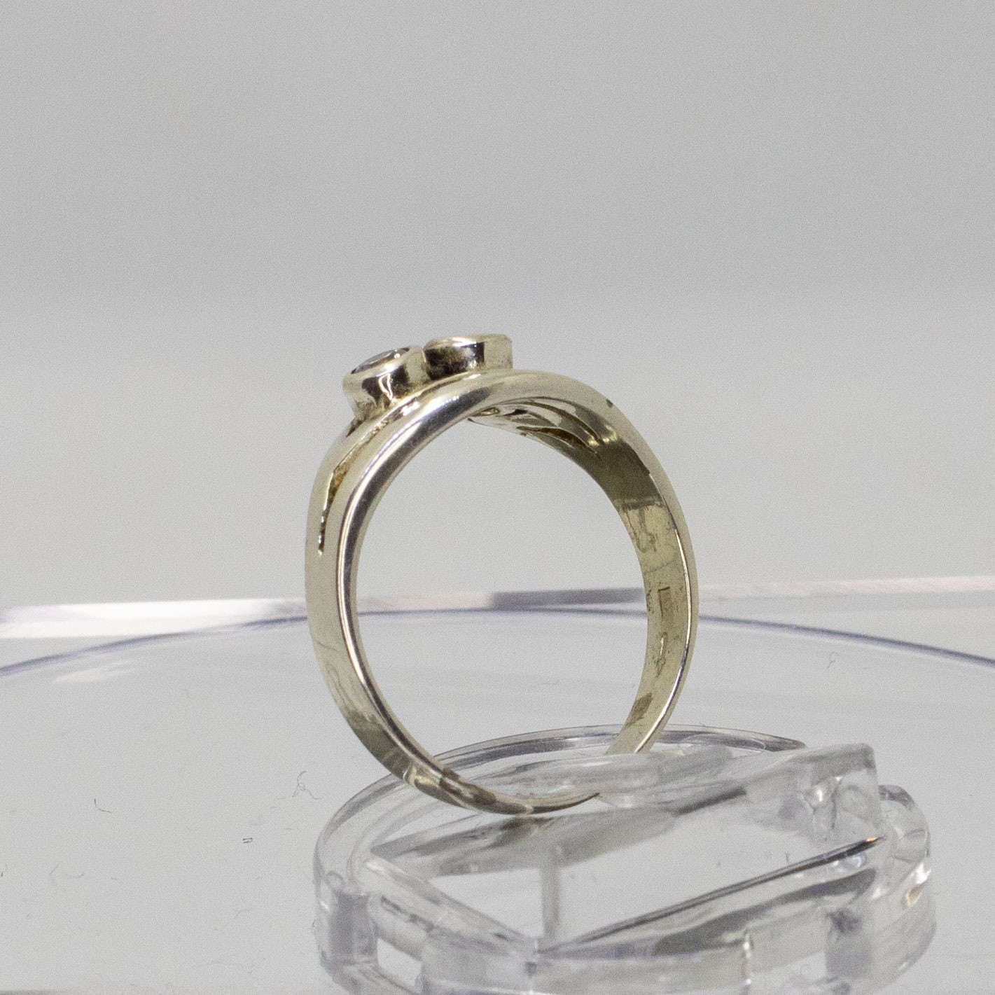 Sierlijke Zilveren Ring met Oogvorm en Zirkonen: Elegante Sieraden voor Mannen 3 Sierlijke Zilveren Ring met Oogvorm en Zirkonen: Elegante Sieraden voor Mannen