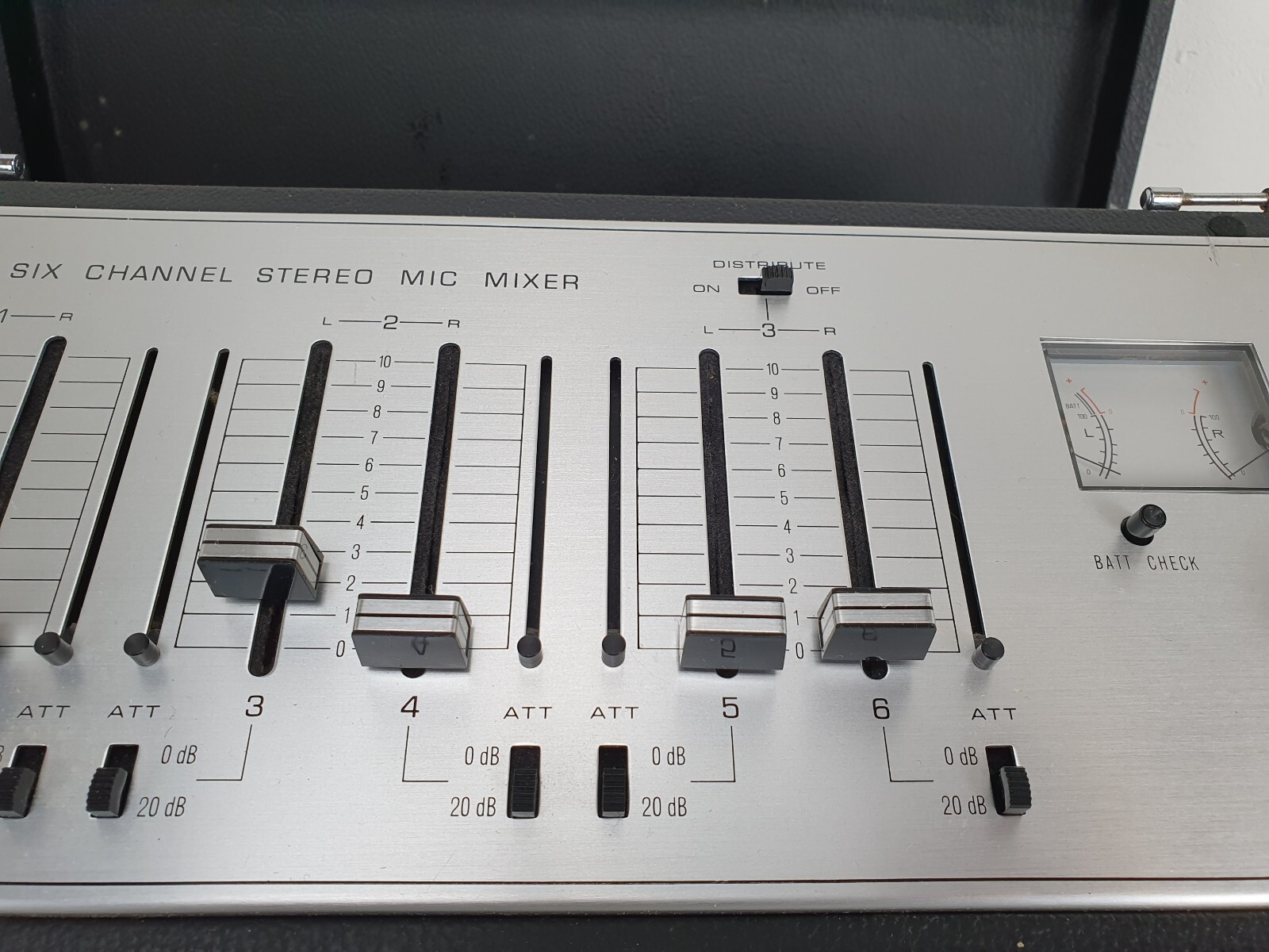 Sony MX-12M Vintage stereo mixer - In original suitcase - Great condition 4 Sony MX-12M Vintage stereo mixer - In original suitcase - Great condition