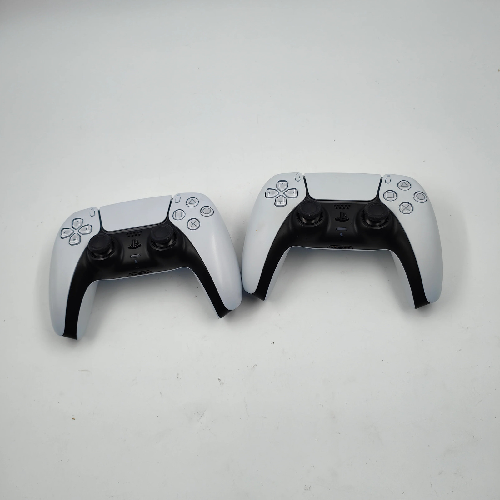Sony PlayStation 5 Slim Disc Edition + zusätzlicher Controller Weiß | Konsolen 3 Sony PlayStation 5 Slim Disc Edition + zusätzlicher Controller Weiß | Konsolen