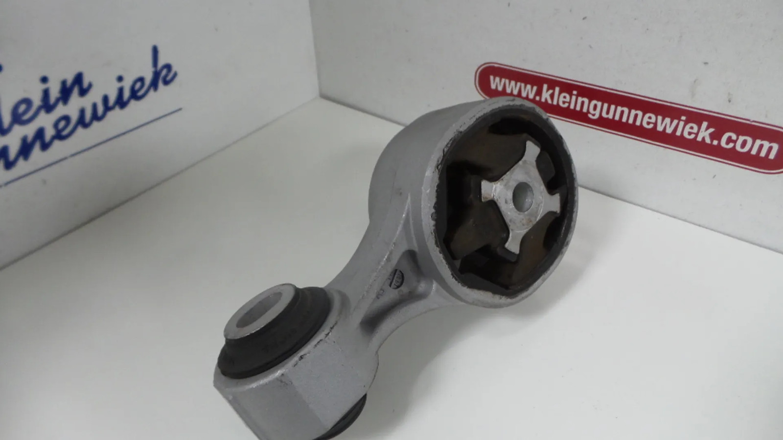 SUPPORT MOTEUR DROIT Nissan X-Trail (T32) 2019 113504BD0A #8657A20A72SR14 2 SUPPORT MOTEUR DROIT Nissan X-Trail (T32) 2019 113504BD0A #8657A20A72SR14