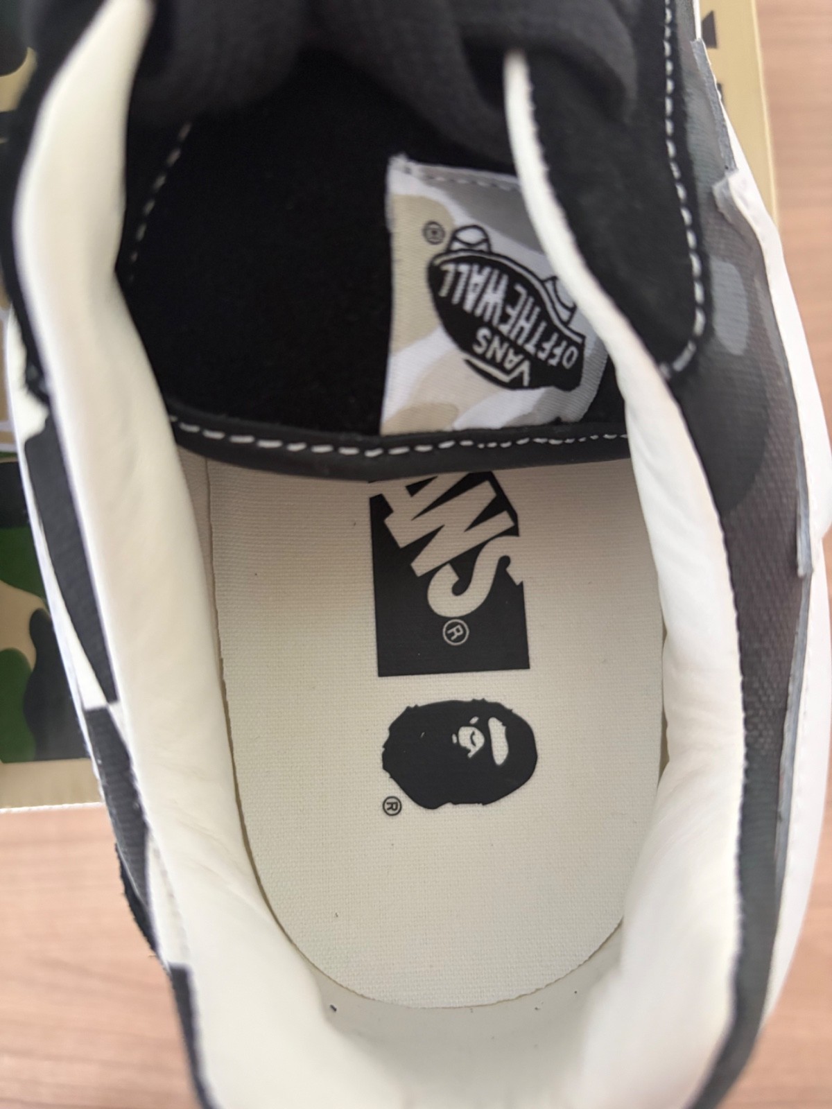 vans x bape maat 41, nieuw in de doos. Kleur zwart wit en grijs 6 vans x bape maat 41, nieuw in de doos. Kleur zwart wit en grijs