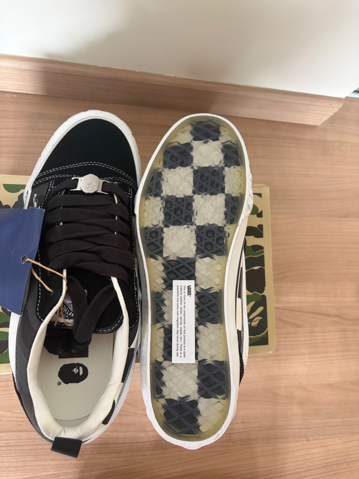 vans x bape maat 41, nieuw in de doos. Kleur zwart wit en grijs 7 vans x bape maat 41, nieuw in de doos. Kleur zwart wit en grijs