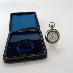 Antiek dames zakhorloge zilver met guilloche
