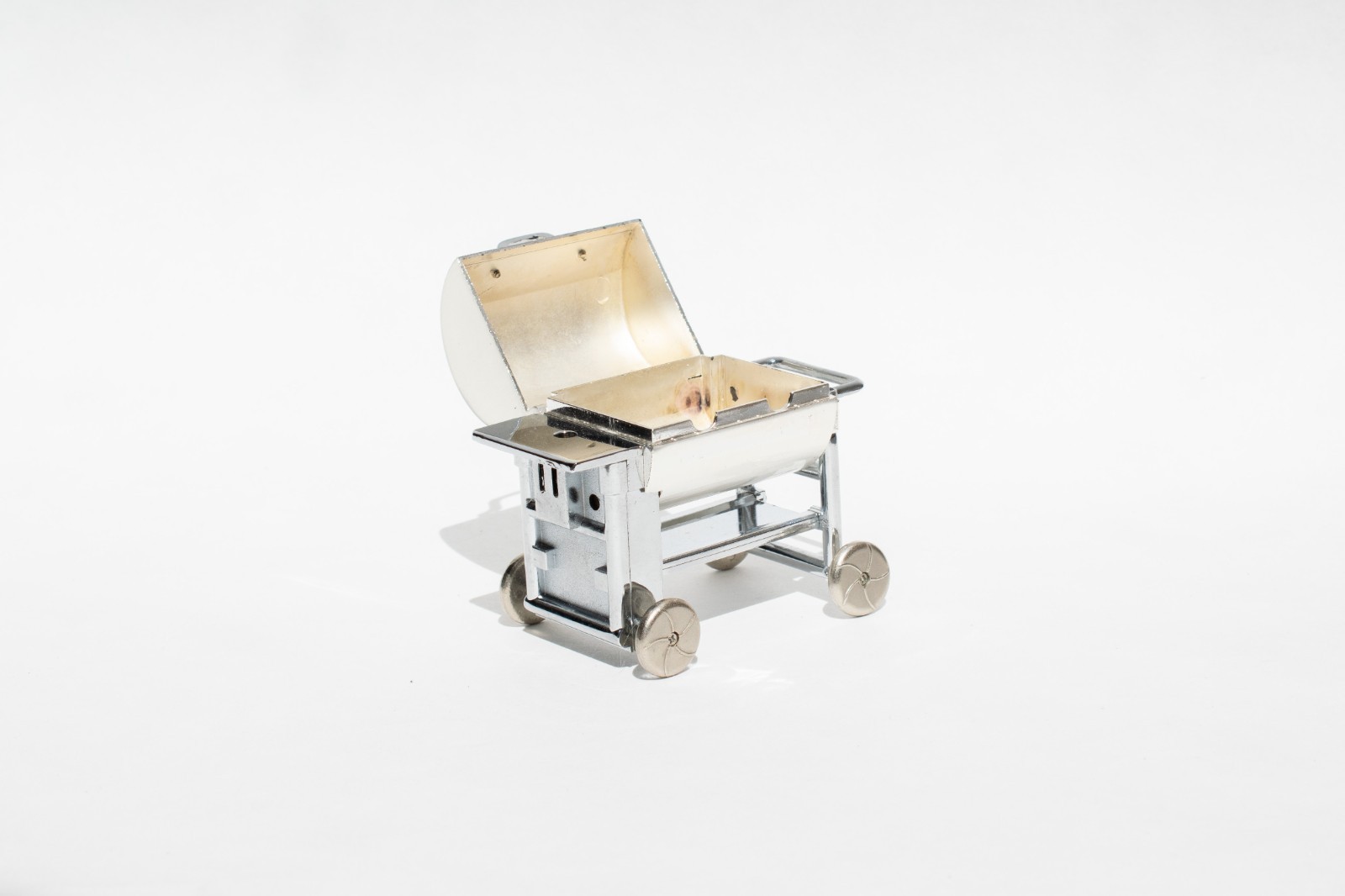 Barbecue Gas Lighter 2x made of Metal rolling miniature grill, table lighter VTG 5 Barbecue Gas Lighter 2x made of Metal rolling miniature grill, table lighter VTG