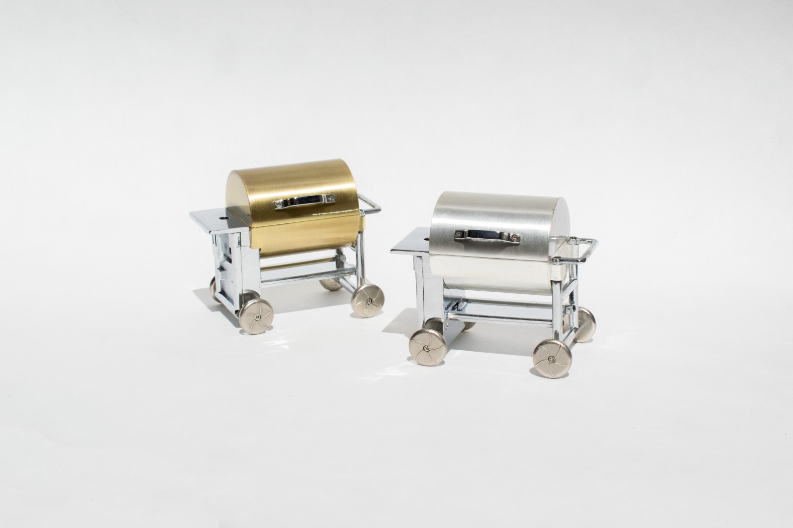 Barbecue Gas Lighter 2x made of Metal rolling miniature grill, table lighter VTG 6 Barbecue Gas Lighter 2x made of Metal rolling miniature grill, table lighter VTG