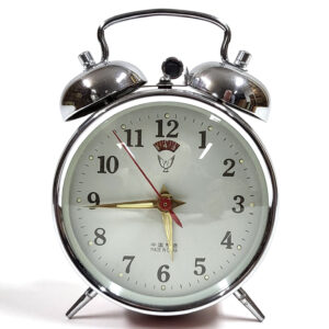 Horloge Vintage En Chine À Double Alarme – Rouge Rétro Pour Pièces Ou Réparation