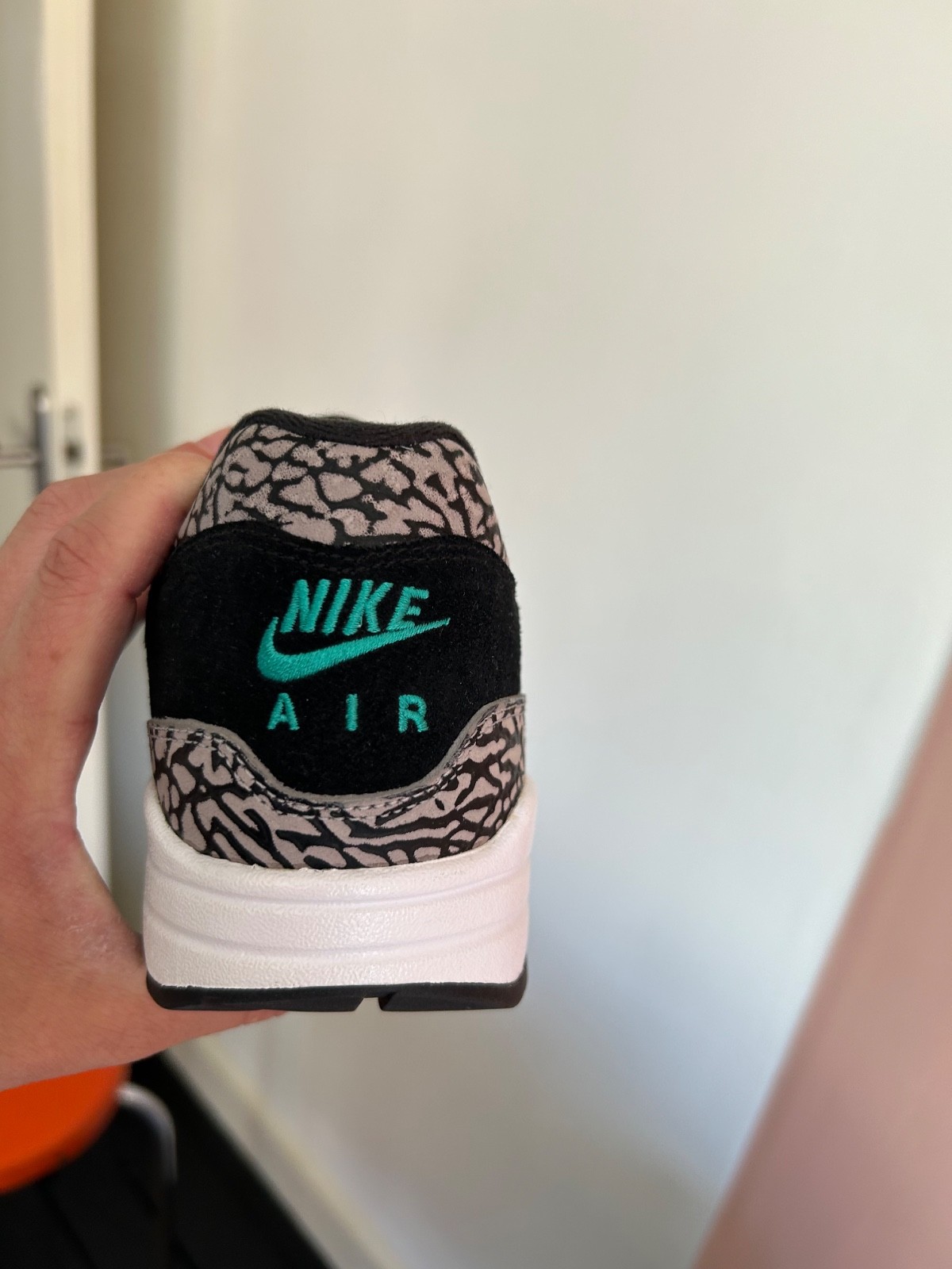 Nike Air Max 1 Elephant Premium Retro 2017 DS Deadstock US9 EU42.5 OG Box 5 Nike Air Max 1 Elephant Premium Retro 2017 DS Deadstock US9 EU42.5 OG Box