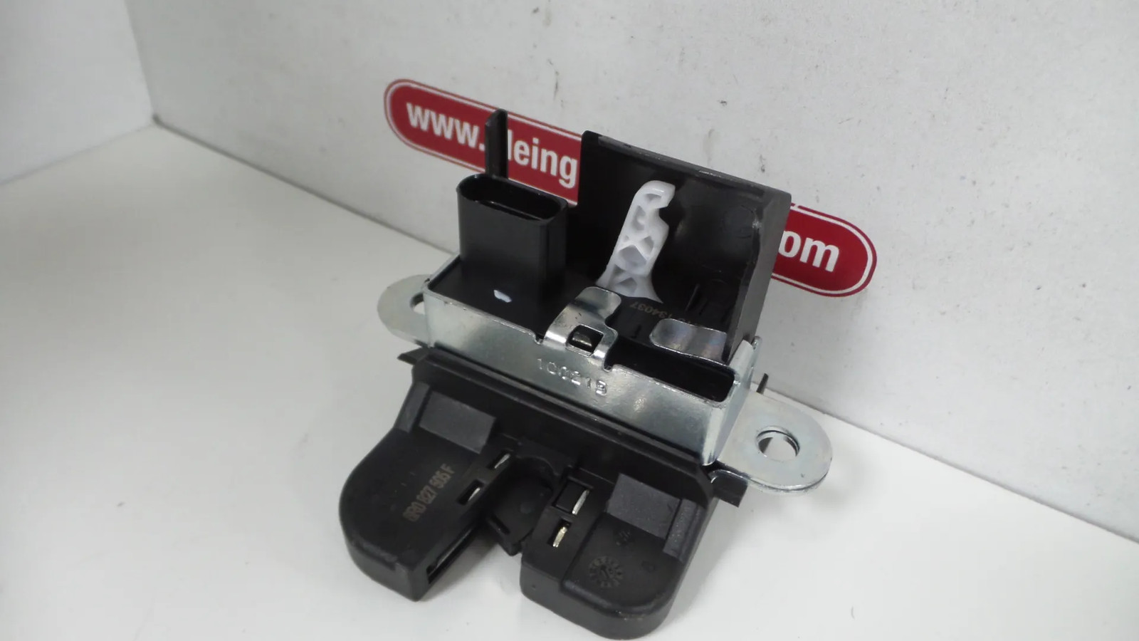 SERRURE COFFRE Polo V (6R) 2015 6R0827505F / 6R0827505G 1 SERRURE COFFRE Polo V (6R) 2015 6R0827505F / 6R0827505G