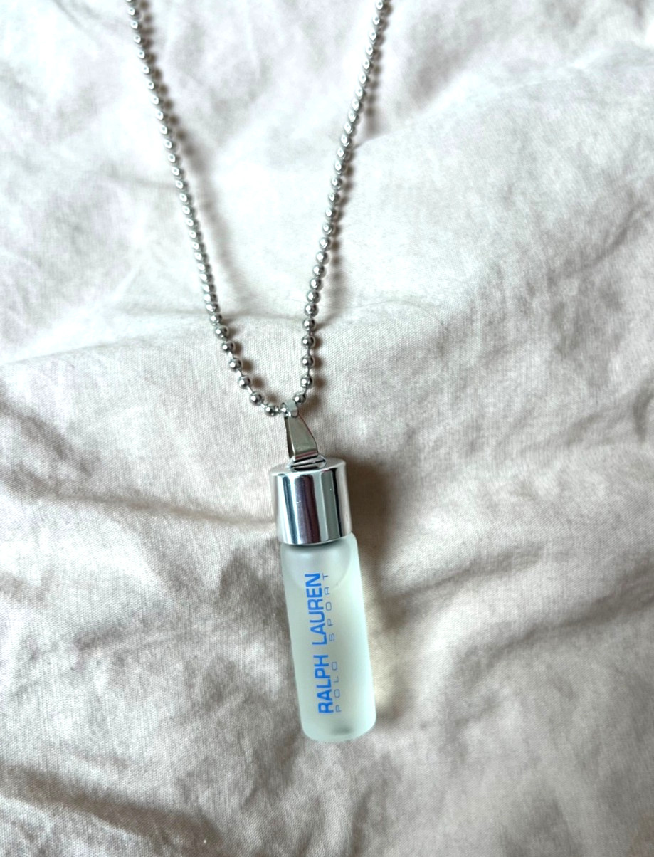 Vintage Ralph Lauren Polo Sport Woman EDT 2.4ml Perfume Pendant Necklace w/ Orig 2 Vintage Ralph Lauren Polo Sport Woman EDT 2.4ml Perfume Pendant Necklace w/ Orig